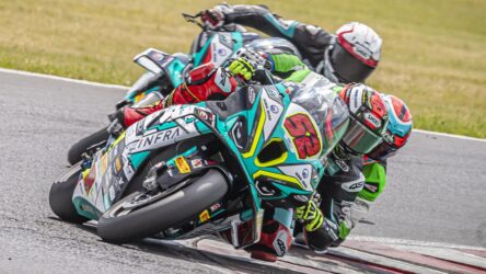 IDM SBK: Hobelsberger hält die BMW-Fahne hoch