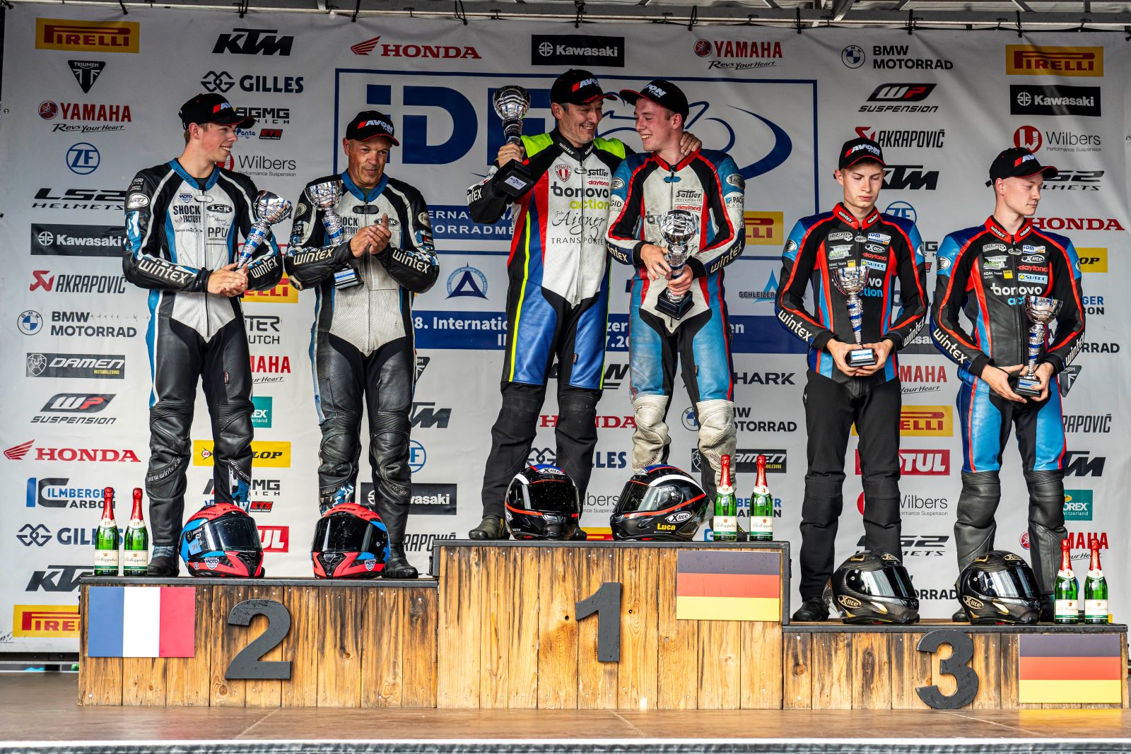 IDM Sidecar: Sattler siegt, Göttlich beglückt seine Mutter