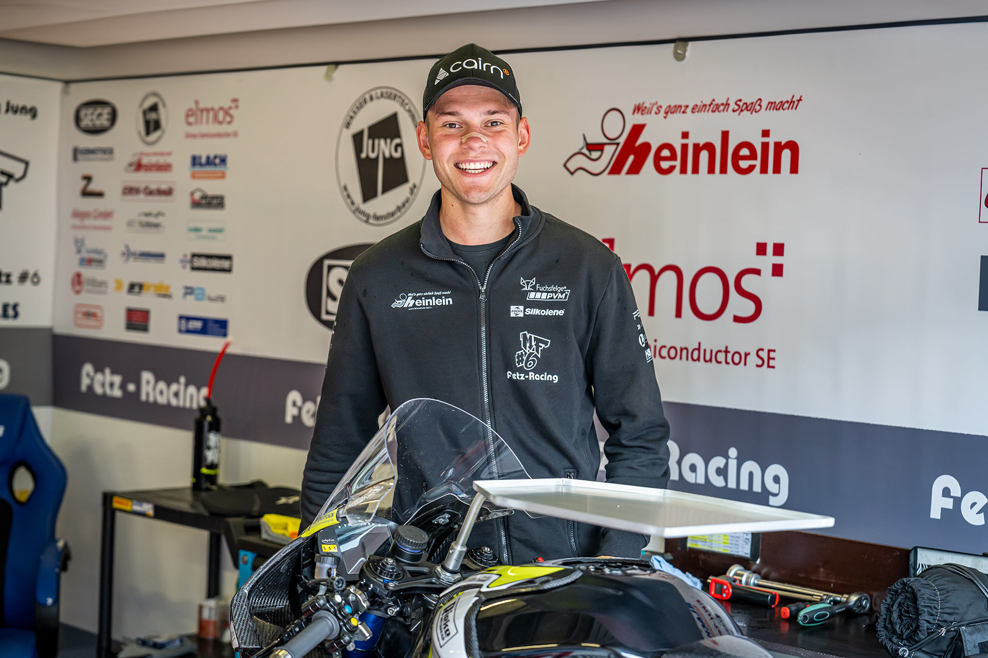 IDM SBK: Marco Fetz bei Wiedereingliederung im Blindflug
