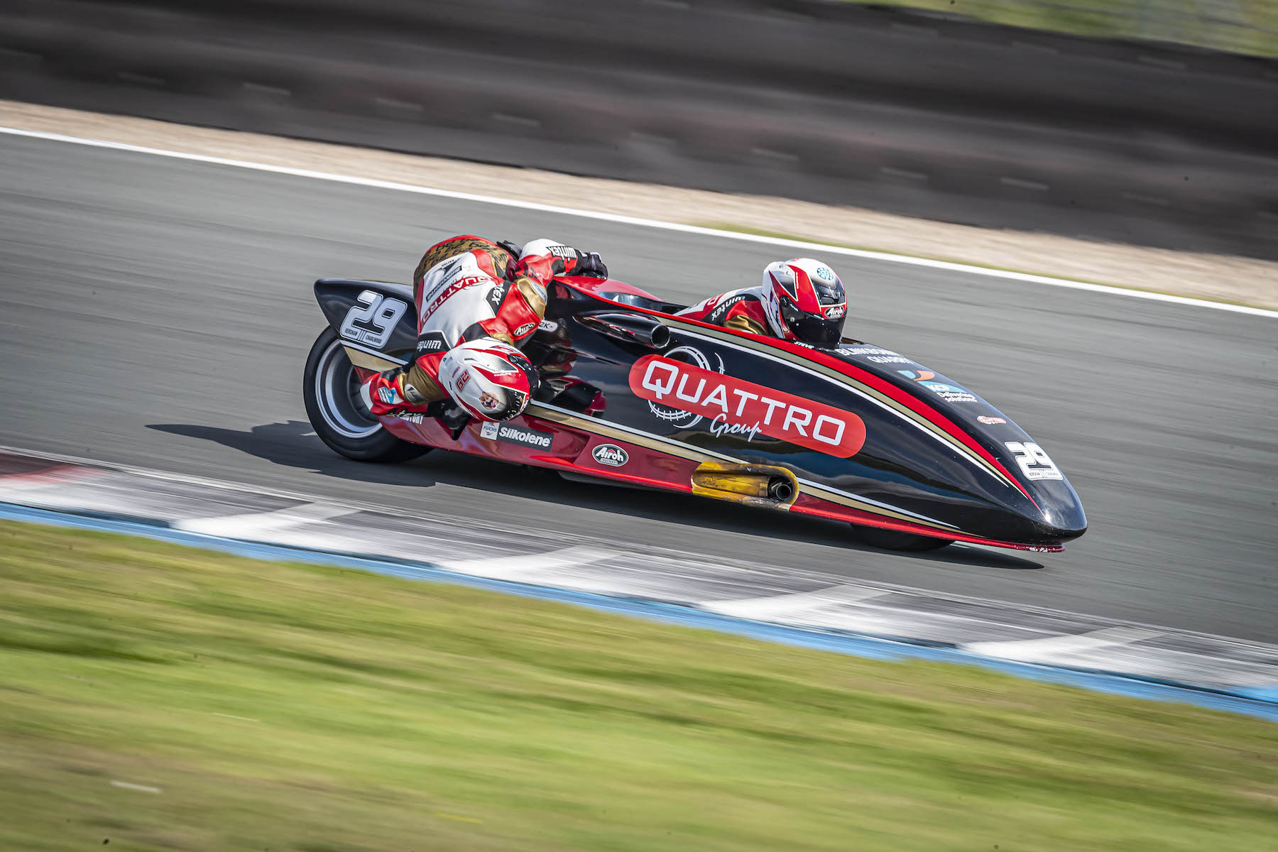 FIM/IDM Sidecar: Kershaw/Charlwood in Windeseile auf Pole