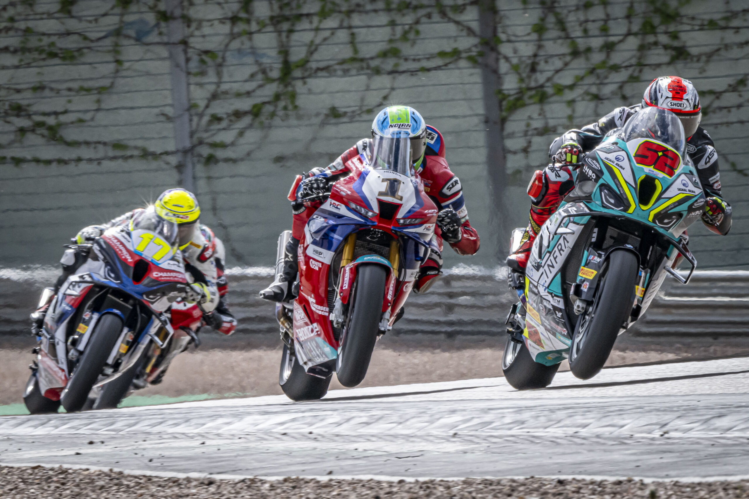 IDM SBK: Patrick Hobelsberger siegt und führt