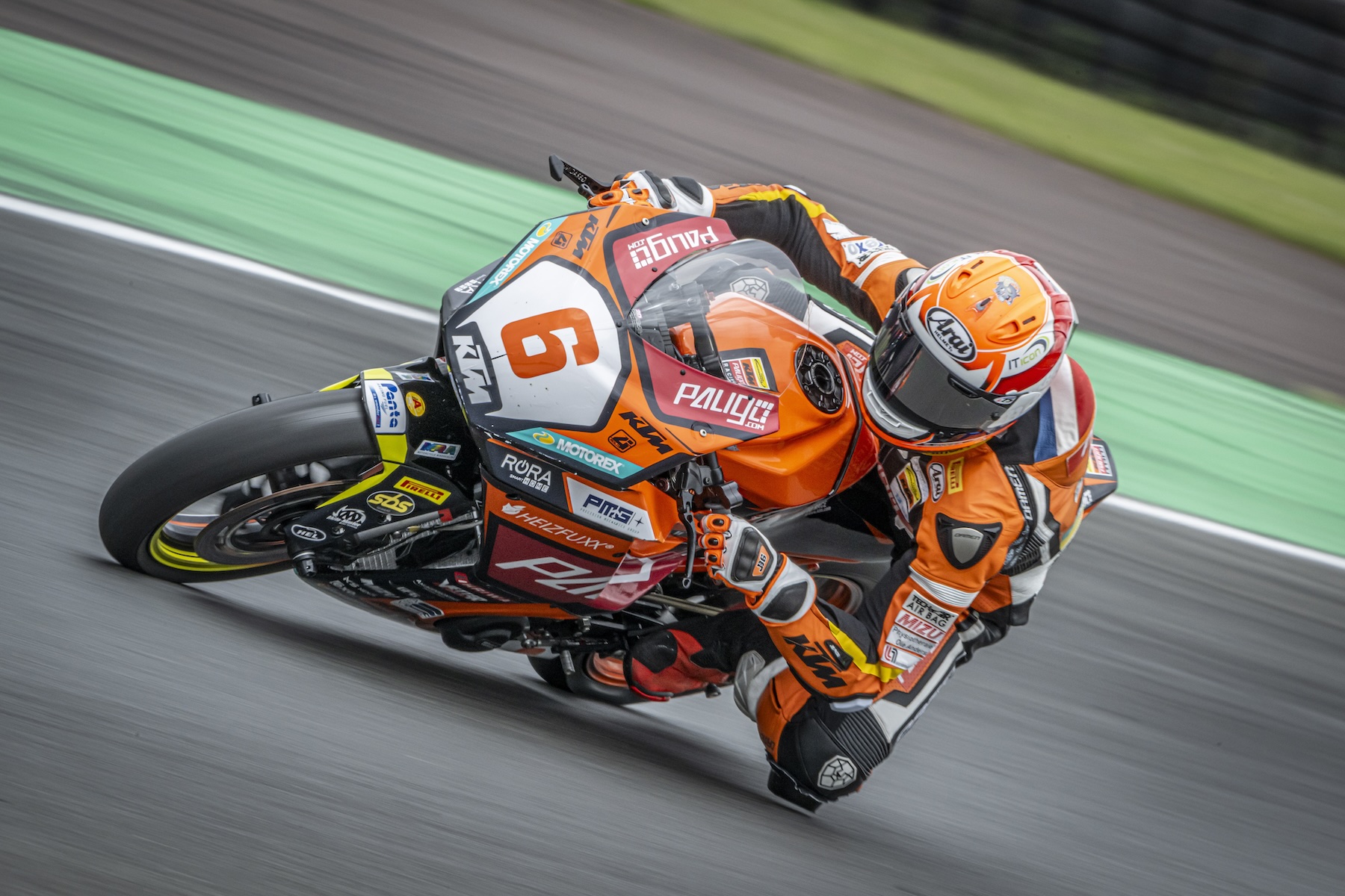 IDM SSP 300: Buis fährt auf Pole und spürt Tonn im Nacken