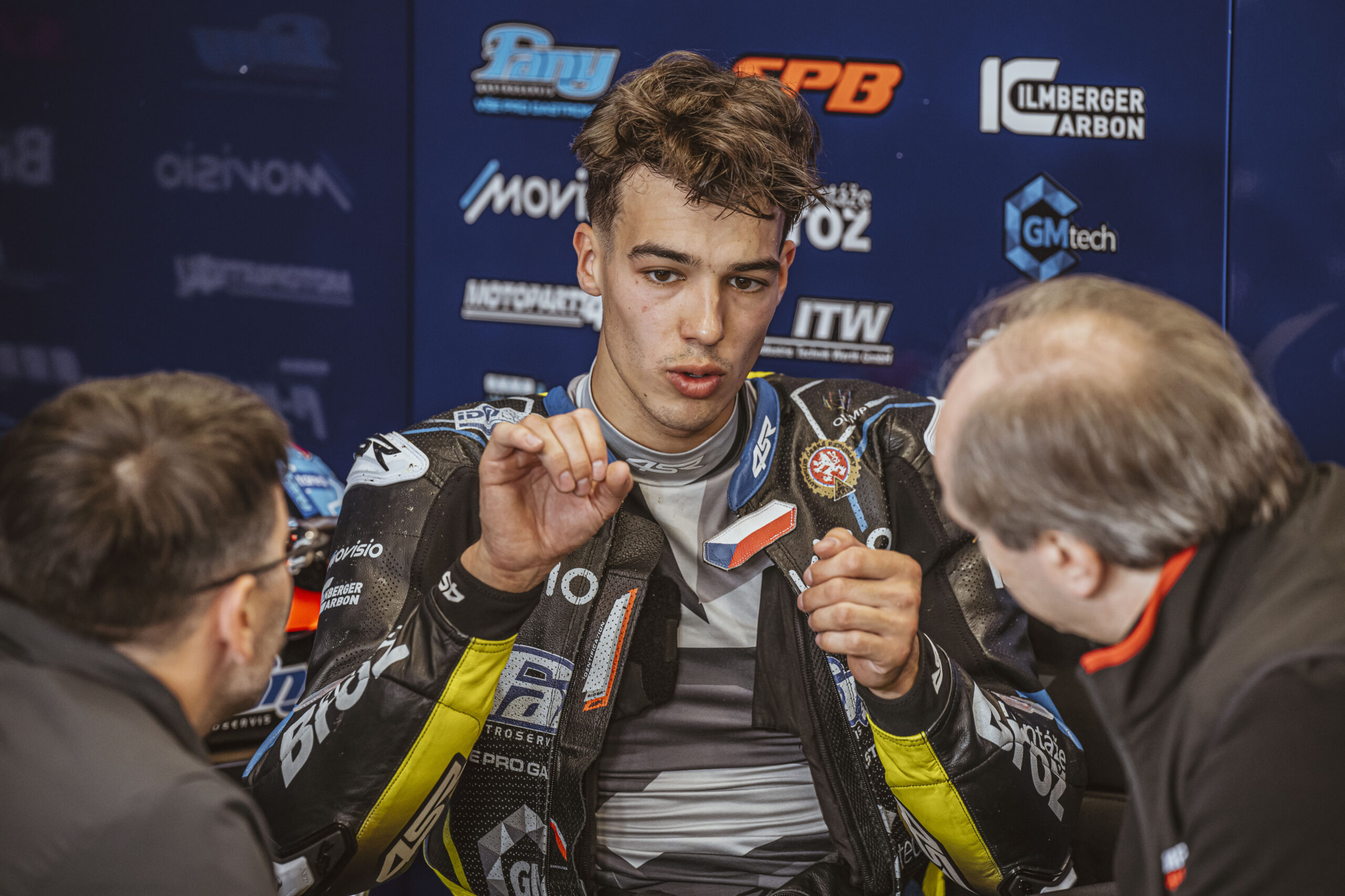 IDM SBK: Oli König tanzt zwischen Panigale und Ja-Wort