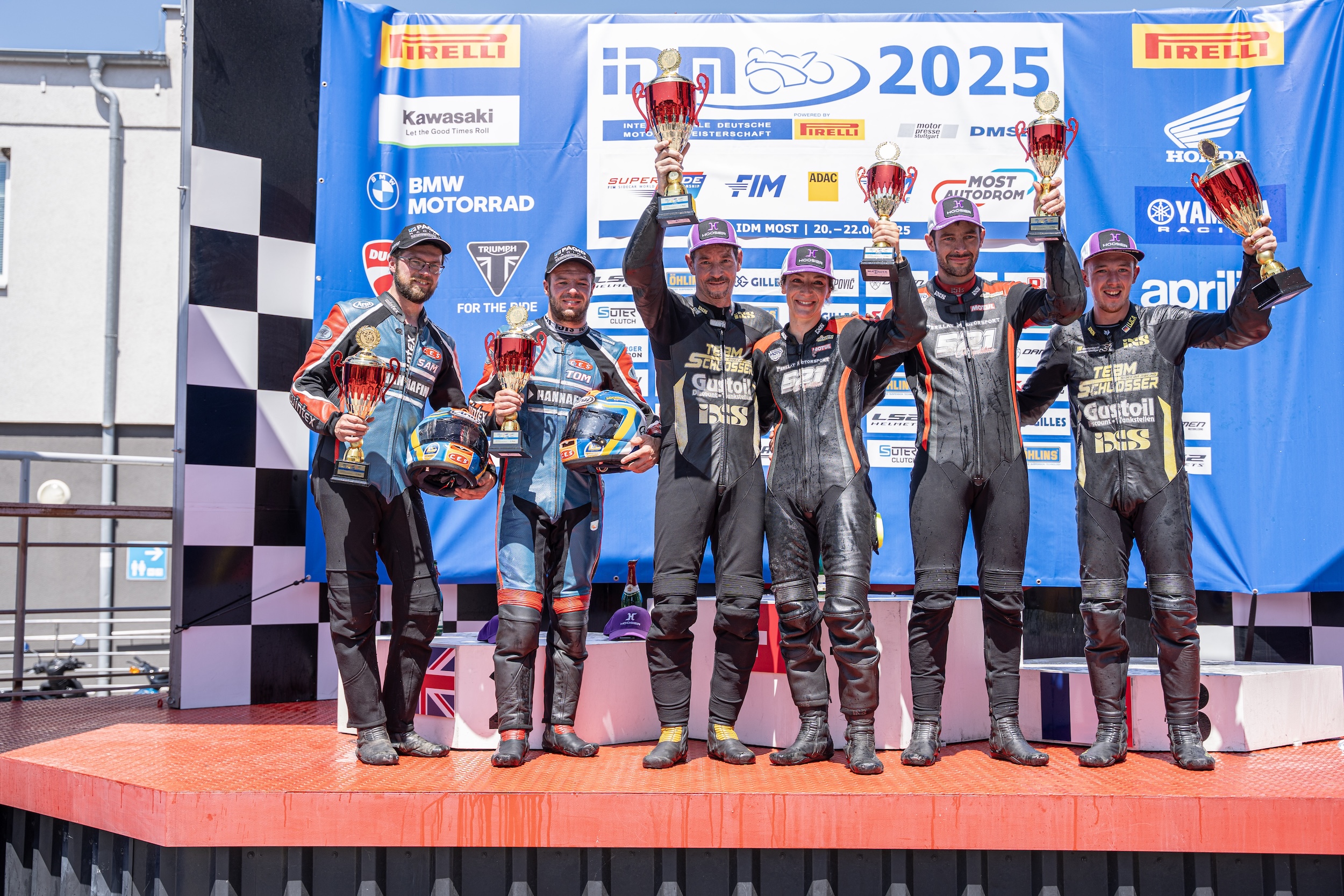 FIM Sidecar: Schlosser-Sieg, Motorschaden und Premiere
