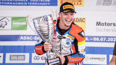 IDM SSP: Geiger rockt das Rennen von ganz hinten