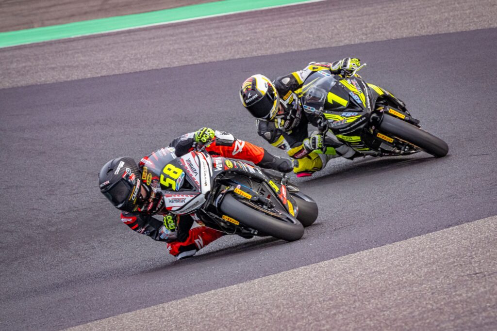 Ein Kopf-an-Kopf-Rennen zwischen Inigo Iglesias-Bravo und Oliver Svendsen spitzt sich in Hockenheim beim großen IDM-Finale an diesem Wochenende zu. Foto: Dino Eisele